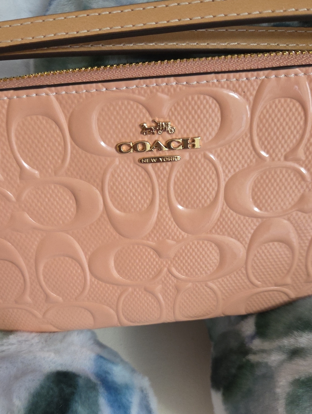 NWT Coach Faded Blush Patent Crossbody Wristlet with Gold Logo